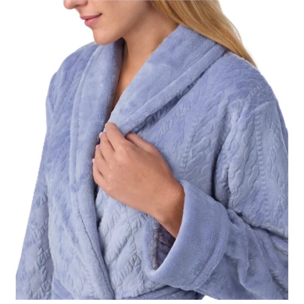 M: Room Service Plush Wrap Robe - Picture 7 of 11